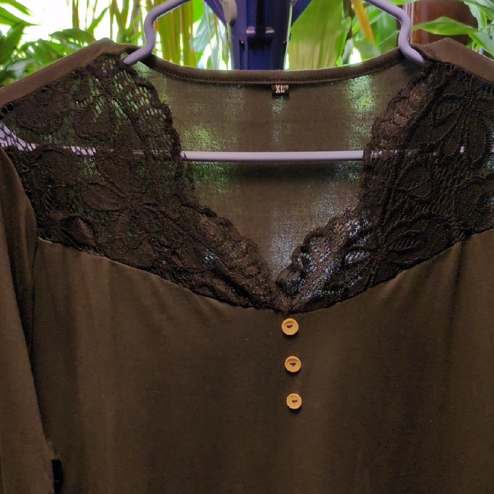 Elegant Black Lace Short Sleeve Top